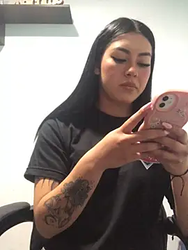 Snapshot of emily_22x chatting on December 2024 06:04:02 PM emily 22x online show from December 2024 06:04:02 PM