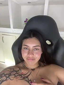 Snapshot of emily_22x chatting on February 2025 01:33:01 AM emily 22x online show from February 2025 01:33:01 AM