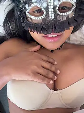 Bella Luna18 online show from November 2025 07:26:01 PM