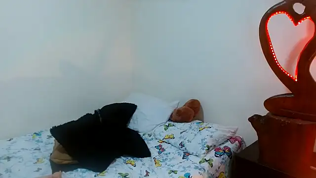 Snapshot of naihroby chatting on December 2024 05:26:01 AM naihroby online show from December 2024 05:26:01 AM