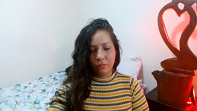 Snapshot of naihroby chatting on December 2024 12:13:01 AM naihroby online show from December 2024 12:13:01 AM