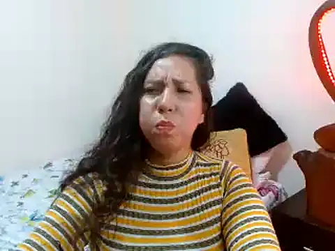 Snapshot of naihroby chatting on December 2024 03:20:01 AM naihroby online show from December 2024 03:20:01 AM