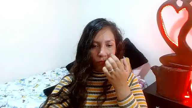 Snapshot of naihroby chatting on December 2024 06:26:01 AM naihroby online show from December 2024 06:26:01 AM