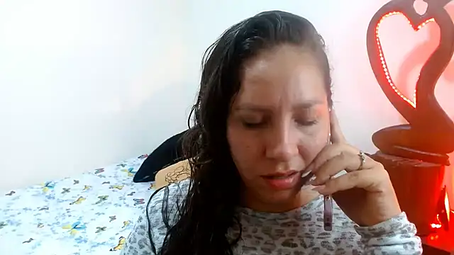 Snapshot of naihroby chatting on December 2024 11:57:01 PM naihroby online show from December 2024 11:57:01 PM