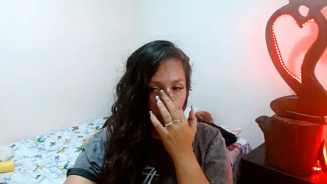 Snapshot of naihroby chatting on December 2024 02:45:02 AM naihroby online show from December 2024 02:45:02 AM