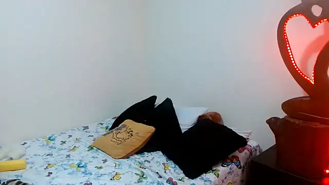 Snapshot of naihroby chatting on December 2024 05:51:01 AM naihroby online show from December 2024 05:51:01 AM