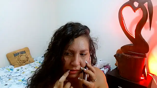 Snapshot of naihroby chatting on December 2024 01:04:01 AM naihroby online show from December 2024 01:04:01 AM