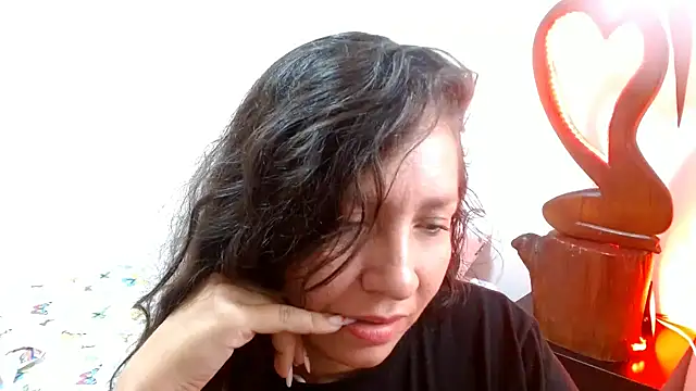 Snapshot of naihroby chatting on December 2024 11:31:01 PM naihroby online show from December 2024 11:31:01 PM