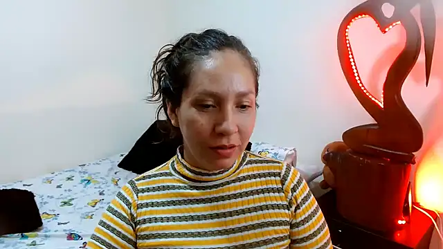 Snapshot of naihroby chatting on December 2024 04:27:02 AM naihroby online show from December 2024 04:27:02 AM