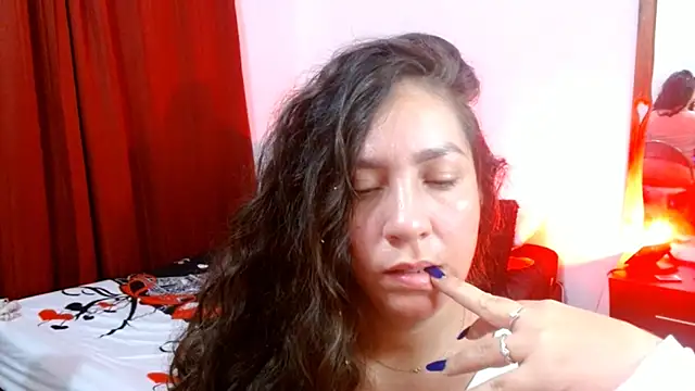 Snapshot of naihroby chatting on January 2025 06:28:01 AM naihroby online show from January 2025 06:28:01 AM