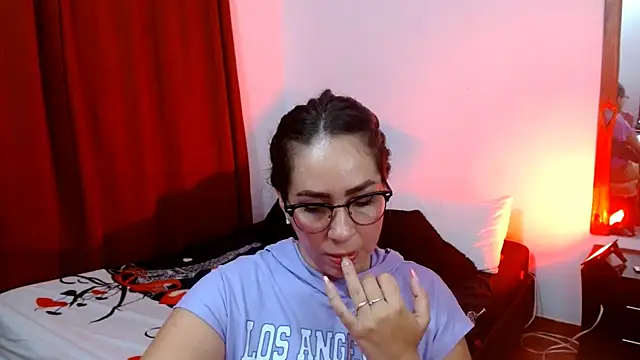 Snapshot of naihroby chatting on February 2025 02:23:02 AM naihroby online show from February 2025 02:23:02 AM