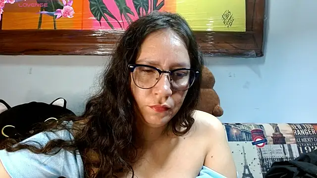 Snapshot of naihroby chatting on September 2025 10:22:01 PM naihroby online show from September 2025 10:22:01 PM