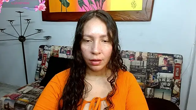 Snapshot of naihroby chatting on October 2025 01:12:02 AM naihroby online show from October 2025 01:12:02 AM