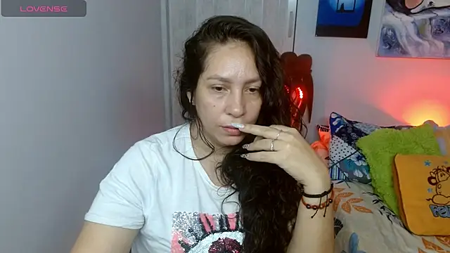 Snapshot of naihroby chatting on October 2025 08:42:02 PM naihroby online show from October 2025 08:42:02 PM