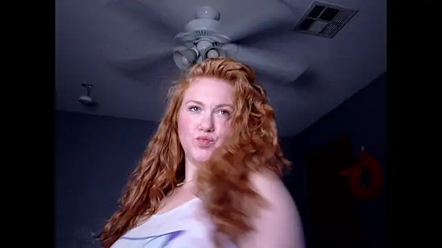 Snapshot of Scarlettredff chatting on October 2025 03:05:01 AM Scarlettredff online show from October 2025 03:05:01 AM