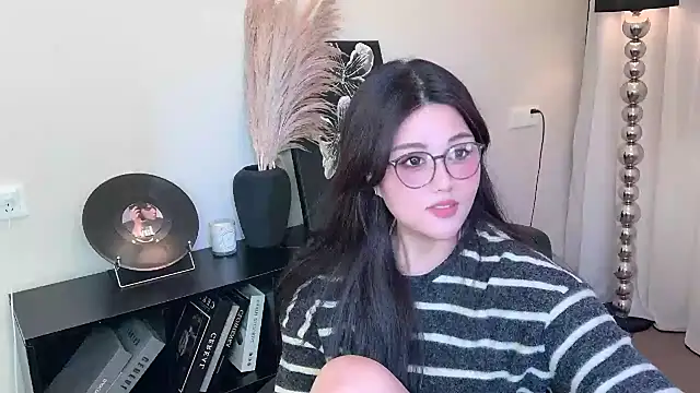 Strawberrybabyy1 online show from March 2025 05:05:01 PM