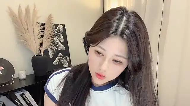 Strawberrybabyy1 online show from March 2025 02:44:01 PM