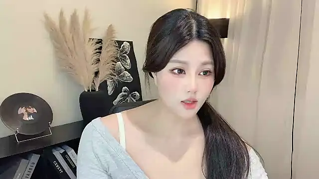 Strawberrybabyy1 online show from March 2025 01:18:02 PM