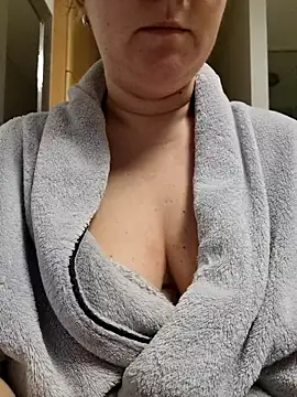 queenpeachi online show from February 2025 05:51:02 AM
