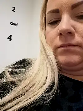 queenpeachi online show from February 2025 05:14:02 AM