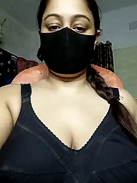 Snapshot of Etha-Moni chatting on September 2025 08:08:01 PM Etha-Moni online show from September 2025 08:08:01 PM