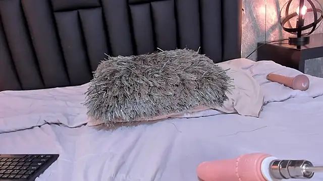 laura smith33 online show from February 2025 05:30:01 PM