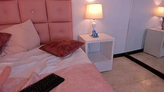 laura smith33 online show from March 2025 06:05:02 PM