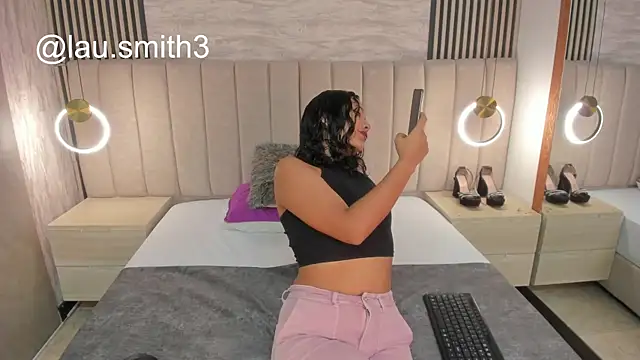 laura smith33 online show from November 2025 02:38:01 PM