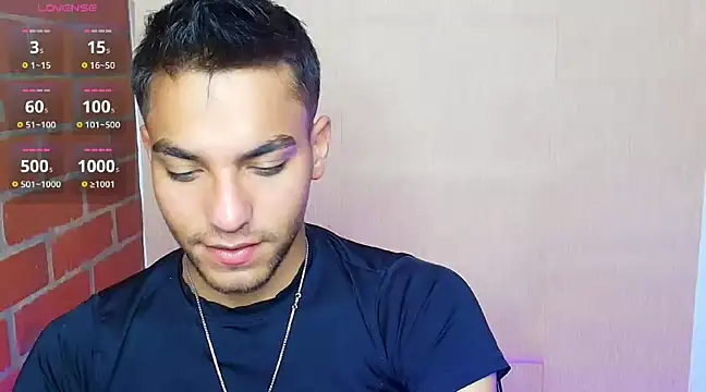 Snapshot of Leandro_valenzuela chatting on February 2025 04:35:01 AM Leandro valenzuela online show from February 2025 04:35:01 AM