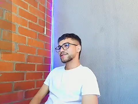 Snapshot of Leandro_valenzuela chatting on September 2025 08:53:02 PM Leandro valenzuela online show from September 2025 08:53:02 PM