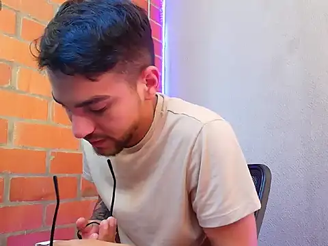 Leandro valenzuela online show from October 2025 08:07:02 PM