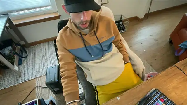 Snapshot of RuffClvb chatting on December 2025 02:47:01 PM RuffClvb online show from December 2025 02:47:01 PM