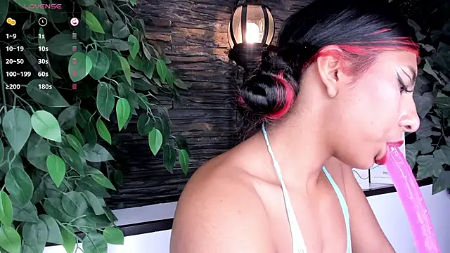 Snapshot of miss__allison chatting on January 2025 09:06:01 PM miss allison online show from January 2025 09:06:01 PM