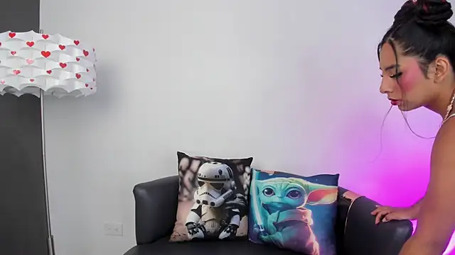 Snapshot of miss__allison chatting on November 2025 11:01:02 AM miss allison online show from November 2025 11:01:02 AM