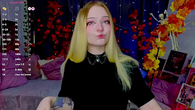 Snapshot of ElswythCovil chatting on October 2025 04:02:01 AM ElswythCovil online show from October 2025 04:02:01 AM