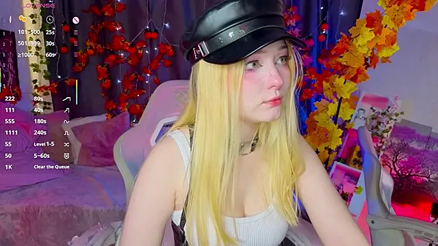 Snapshot of ElswythCovil chatting on October 2025 04:02:02 AM ElswythCovil online show from October 2025 04:02:02 AM