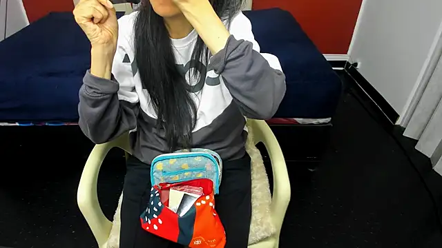 Snapshot of Abrillee1 chatting on January 2025 07:32:01 PM Abrillee1 online show from January 2025 07:32:01 PM