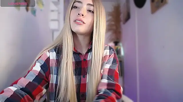 Snapshot of channel_blonde_a chatting on November 2025 04:40:01 PM channel blonde a online show from November 2025 04:40:01 PM