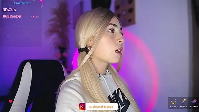 Snapshot of channel_blonde_a chatting on November 2025 08:31:01 PM channel blonde a online show from November 2025 08:31:01 PM