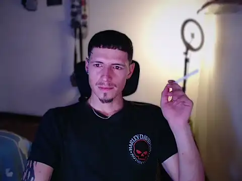 Snapshot of Jamesss__ chatting on November 2025 06:53:02 PM Jamesss online show from November 2025 06:53:02 PM