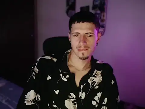 Snapshot of Jamesss__ chatting on November 2025 09:39:01 PM Jamesss online show from November 2025 09:39:01 PM