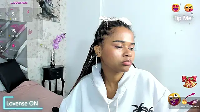 moon HoneyX online show from December 2024 03:19:01 PM