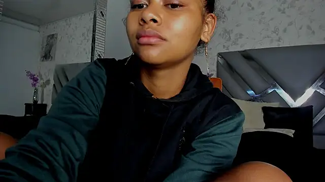 moon HoneyX online show from February 2025 12:24:02 PM