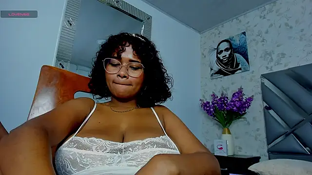 moon HoneyX online show from March 2025 05:07:02 PM