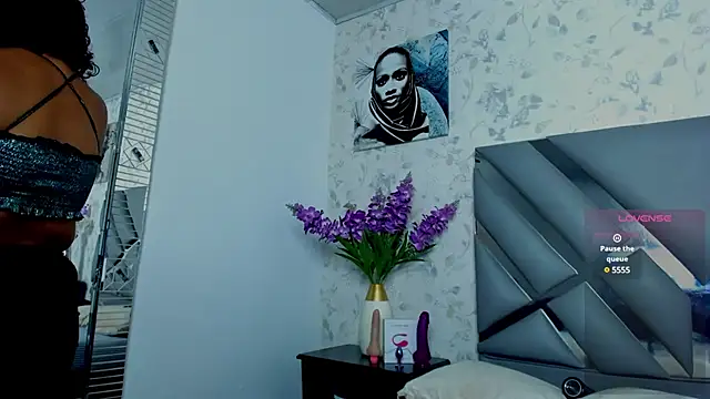 moon HoneyX online show from March 2025 03:09:02 PM