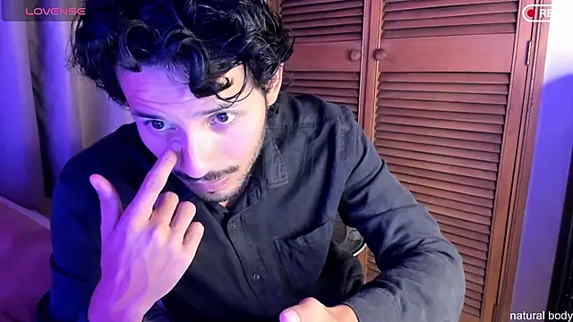 Nicholasrodrii online show from October 2025 10:32:02 PM