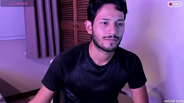 Nicholasrodrii online show from October 2025 11:09:02 PM