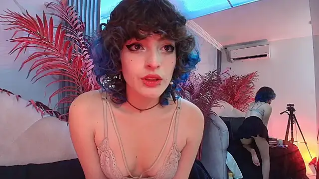 EvaHalsey online show from November 2025 07:36:02 PM