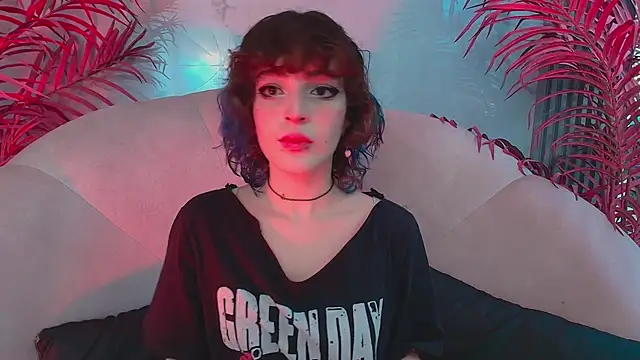 EvaHalsey online show from November 2025 07:59:01 PM