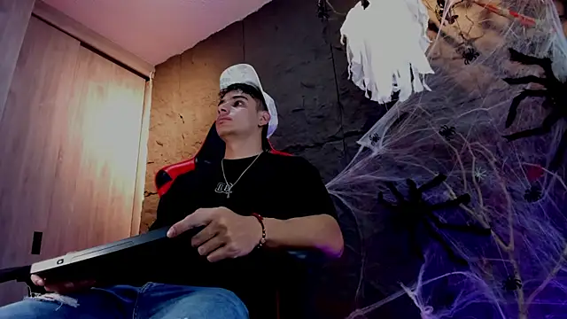 Snapshot of joseph_boy chatting on October 2025 11:31:02 AM joseph boy online show from October 2025 11:31:02 AM